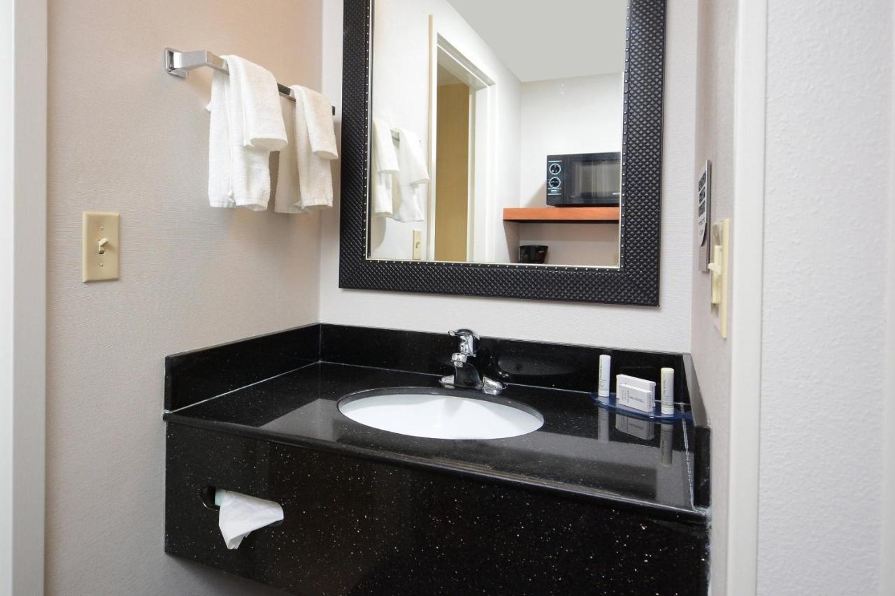 Fairfield Inn & Suites By Marriott Charlottesville North מראה חיצוני תמונה